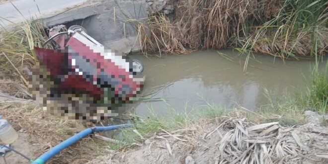 Vehículo terminó sumergido en las aguas de canal de regadío de la localidad.