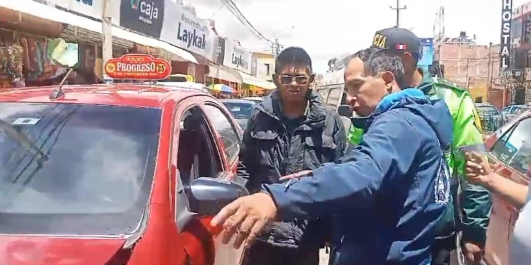 Puno Taxista Presumiblemente Ebrio Choca A Camioneta Diario Sin Fronteras Tu Diario Regional