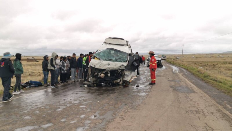 1. FATAL CHOQUE 2 MUERTOS Asi termino la combi