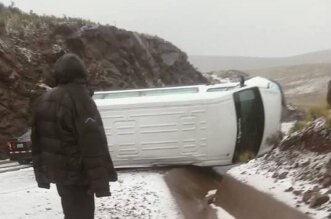 Accidente de minivan deja 12 personas heridas