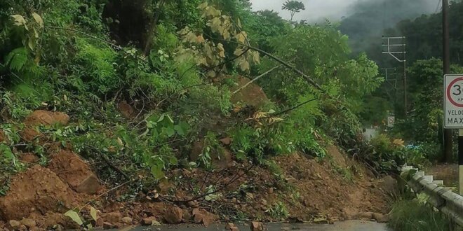 Deslizamiento bloquea carretera en San Gaban