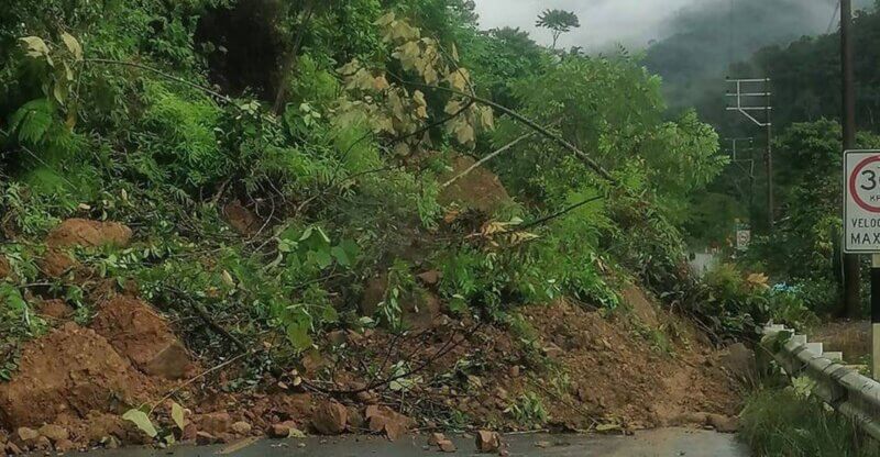 Deslizamiento bloquea carretera en San Gaban