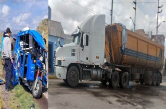 Tráiler embistió a mototaxi.