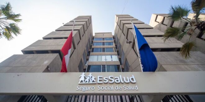 Essalud separa a médicos.