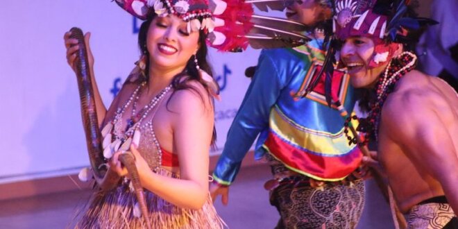 Elenco de danzas Brisas del Titicaca.