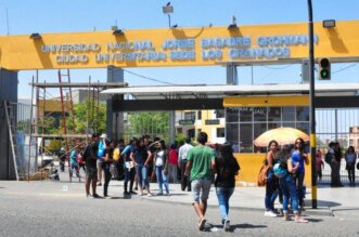 acusan a docente por acoso