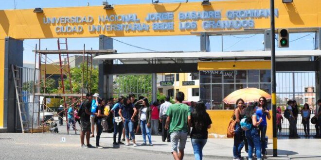 acusan a docente por acoso