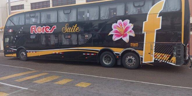 bus de flores choqeu con camion