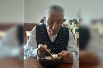 buscana hombre de 96 anos