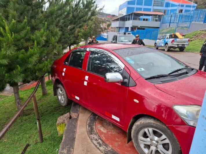 despistan auto y lo dejan cerca a serenazgo