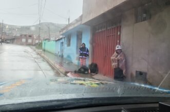 ebrio es auxiliado tras exponerse a la lluvia 2