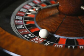 La ruleta y su mecánica: ¿Qué elementos la componen?