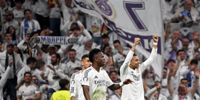 Mbappé celebra la clasificación del Real Madrid a los octavos de final de la Champions. Foto: AFP.