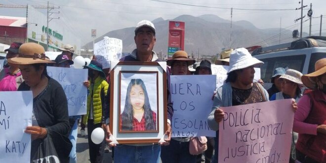 Pobladores protestan ante creciente inseguridad en el distrito.