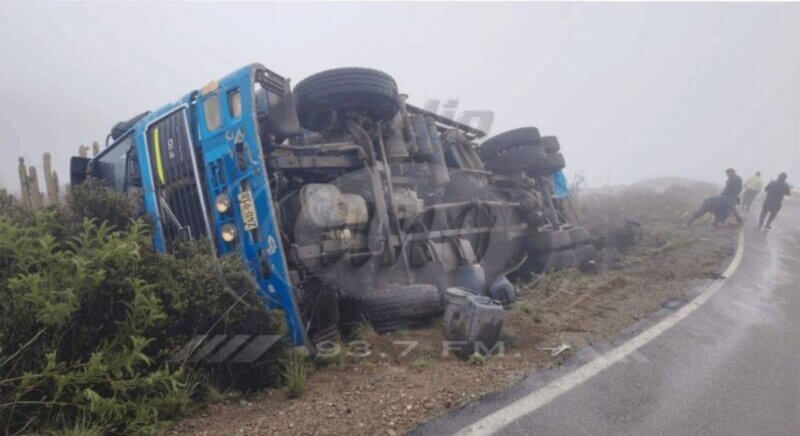 Camion de frutas sufre