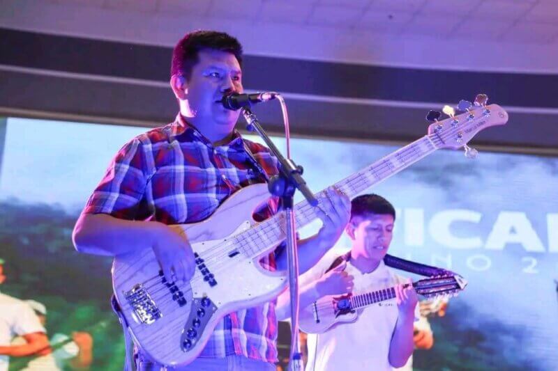 Guitarrista con corona en Prorridre