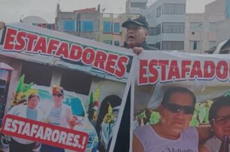 Protestan en vivienda de ex funcionario.