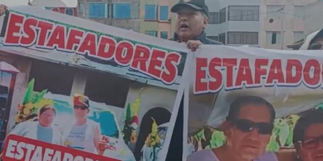 Protestan en vivienda de ex funcionario.