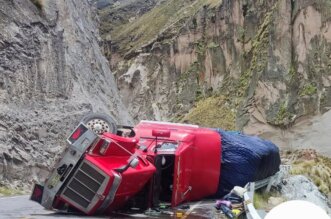 Trailer sufre aparatoso accidente en Macusani