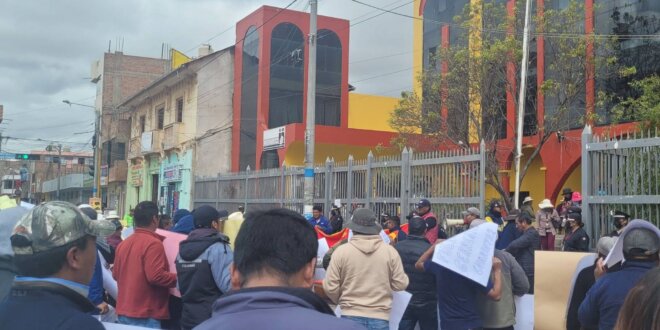 Transportistas ponen en jaque a municipio