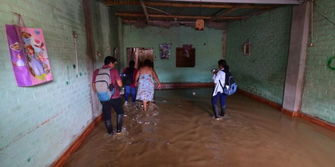 Algunas escuelas han sido anegadas por las lluvias.