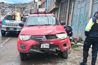 camioneta de elctyro uno choca e intenta fugarse 2