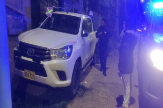 Vehículo fue dejado estacionado en la calle.