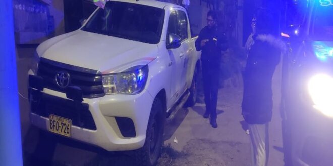 Vehículo fue dejado estacionado en la calle.