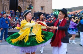 Conjuntos de marinera y pandilla puneña se alistan para carnavales.