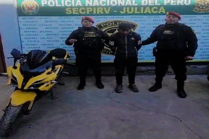 El sujeto fue detenido en el momento de la transacción.