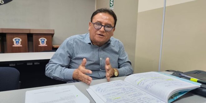 Luis Valdivia advierte problemas legales.