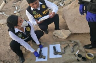 Pistolas semiautomáticas fueron halladas enterradas en campo de entrenamiento.