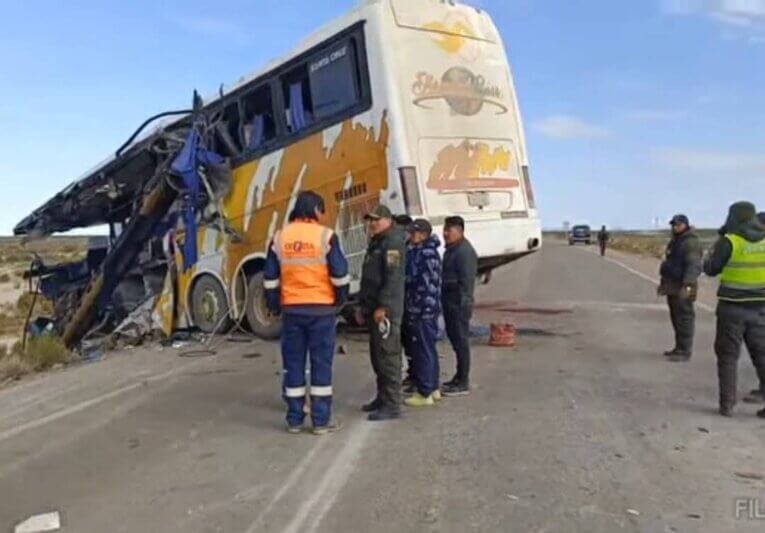 Puno: 7 peruanos fallecidos en accidente 1 7 peruanos fallecidos en accidente 3