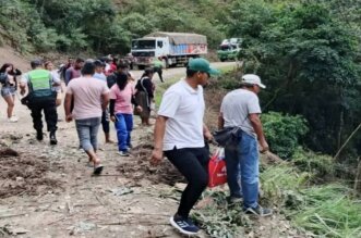 El mal estado de la vía habría provocado incidente.