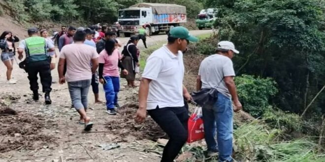 El mal estado de la vía habría provocado incidente.