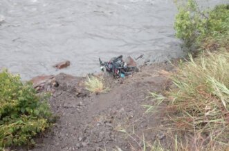 Ladron de moto habria sido arrastrado de rio