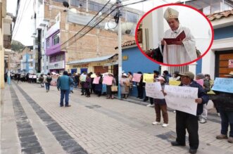 Fieles y devotos de la Hermandad Virgen de Cancharani.