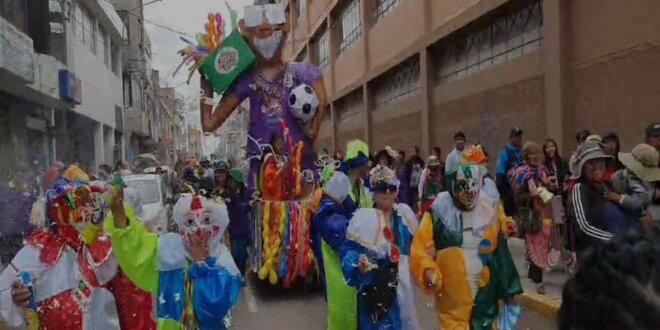 Ño Carnavalon en la ciudad de Juliaca.