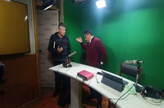 Enrique Calmet Choque irrumpió en el set de Pachamama Radio.