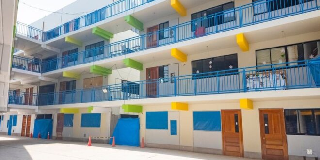 Estudiantes perjudicados porque iniciarán clases en ambientes inconclusos.