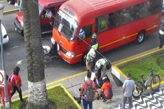 Policía fue diagnosticado con contusiones en el hospital Hipólito Unanue.