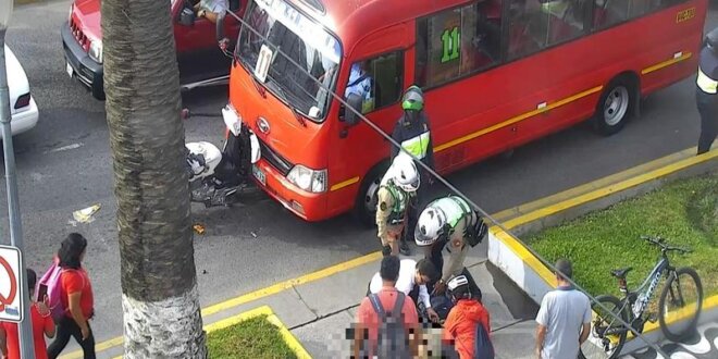 Policía fue diagnosticado con contusiones en el hospital Hipólito Unanue.