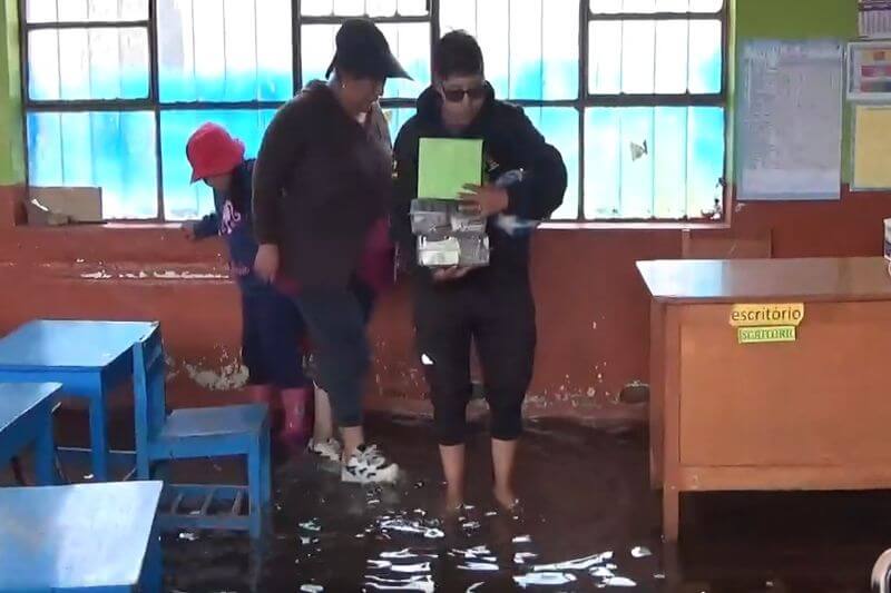 En Santa María las aulas están inundadas.