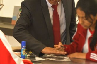 Trabajaban en 790 colegios públicos y 125 instituciones educativas privadas.