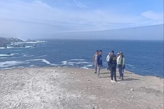 La búsqueda de varón continúa en los acantilados. La zona es de difícil acceso.