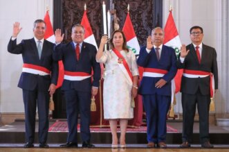 Dina Boluarte cambia ministros.