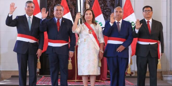 Dina Boluarte cambia ministros.