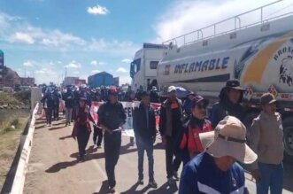 Tras bloqueo se movilizaron hasta la Plaza de Armas.