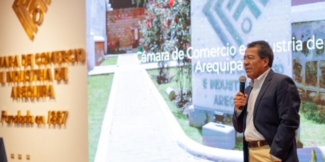 Carlos Enrique Fernández, presidente de la Cámara de Comercio e Industria de Arequipa.