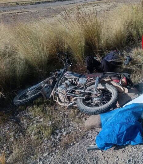 Motociclista se debate entre la vida y muerte